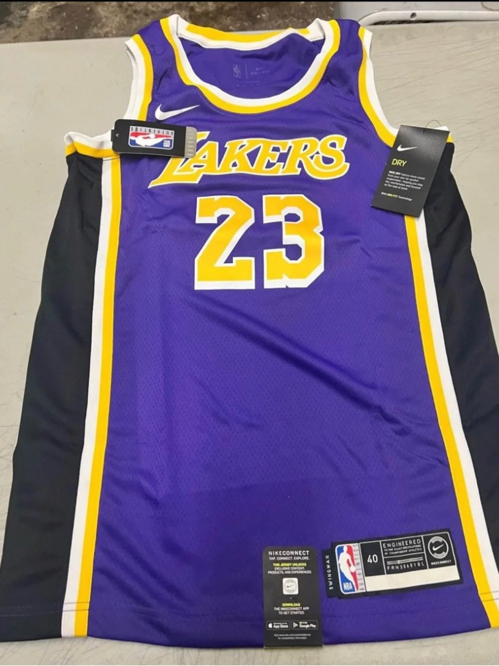 10 Los Angeles Lakers LeBron James Nike Swingman Jersey Bundle Size SMALL (40)